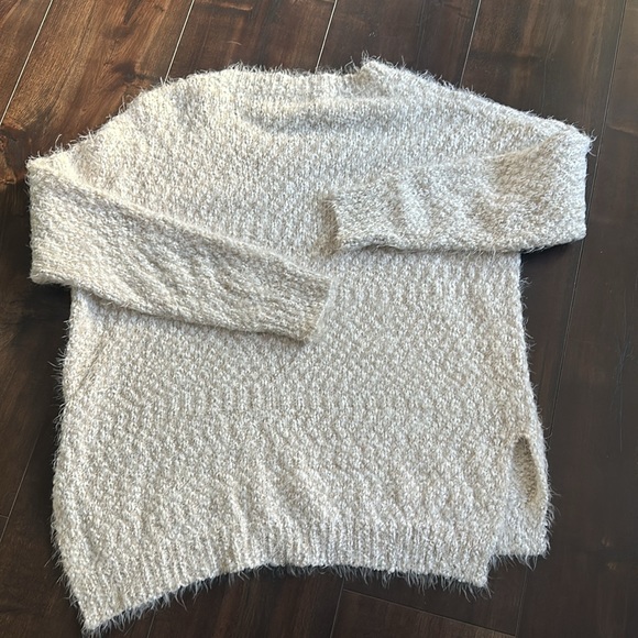Side Slit Sweater - Picture 5 of 6